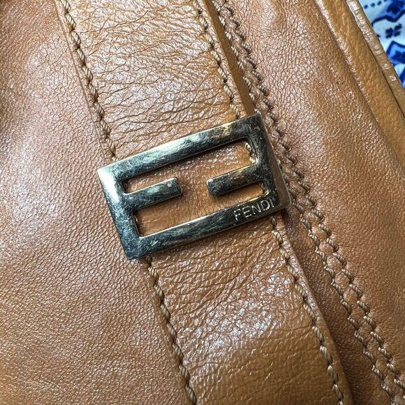 Fendi genuine leather Fendi Tan Leather Mamma Baguette Bag Y2K - Picture 3 of 9